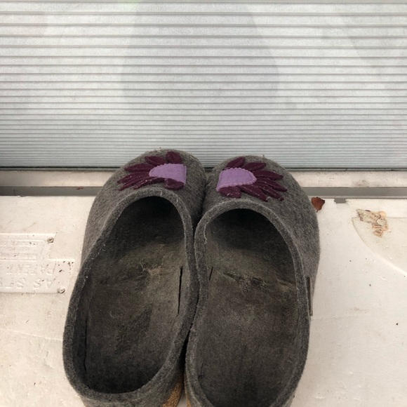 Haflinger Gray Wool Slippers with Purple Floral Design Slippers Size 39/8.5US - Picture 7 of 13